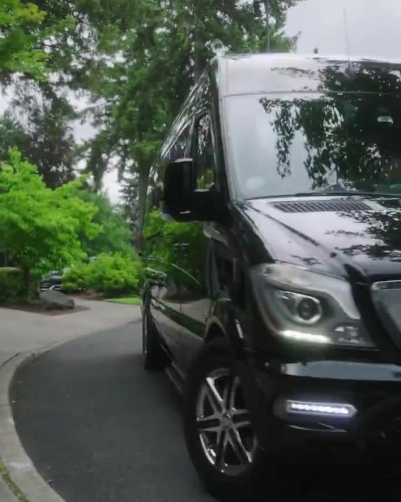 会留在开拓者和杨瀚森搭档吗?霍勒迪已经抵达开拓者训练馆!