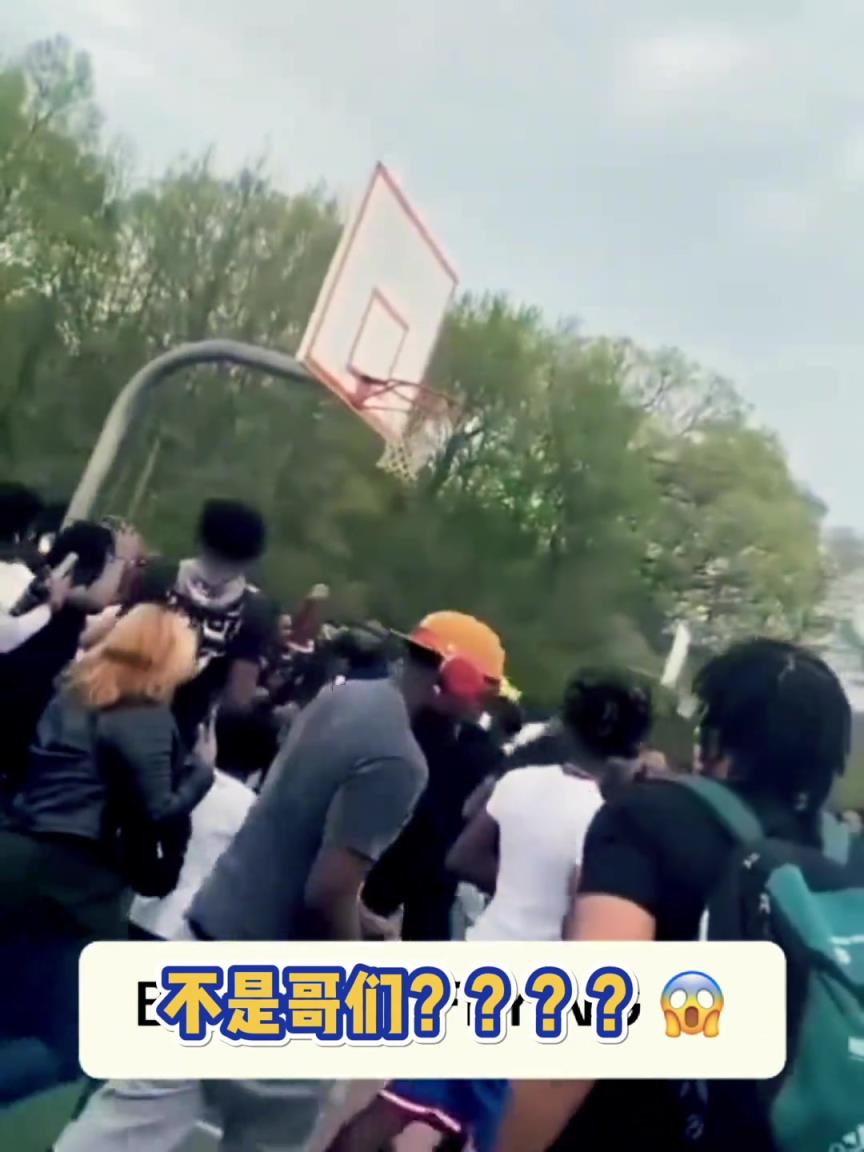 武当梯云纵???国外野球场上演转身180度空接暴扣