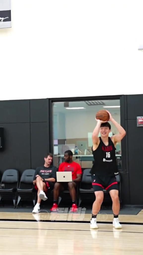 ✊加练有效果啊!杨瀚森今日训练后来了一组底角三分五连中