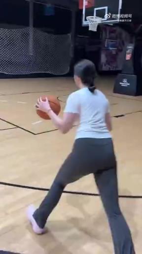 肘子姐运球这么丝滑,不知道发起脾气来会怎样?