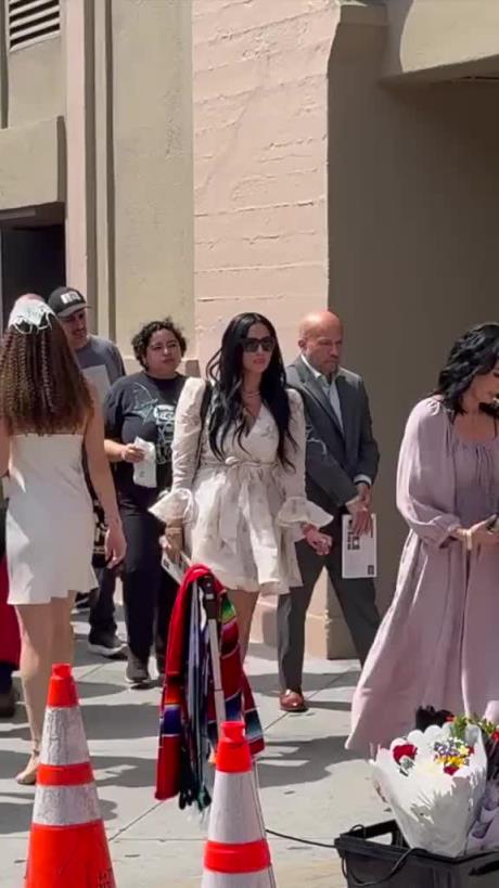 科比大女儿娜娜毕业!瓦妮莎姐姐苏菲一家佩林卡一家都来了~