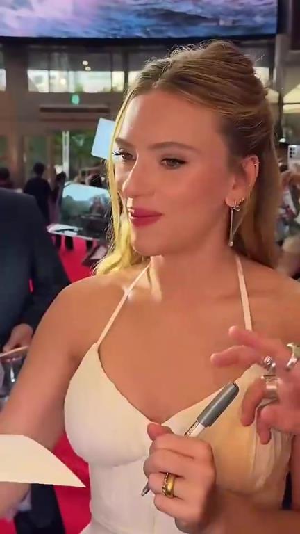 斯嘉丽现身韩国宣传新电影,杜兰特看到了估计又心痒痒了