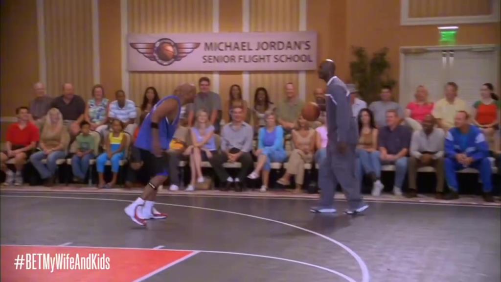 乔丹上搞笑节目,投篮都像喝水一样简单