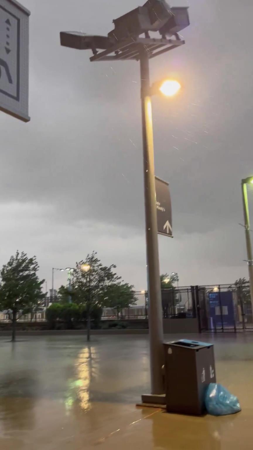 纽约风暴真恐怖!皇马的飞机此前在纽约上空盘旋了一个多小时!