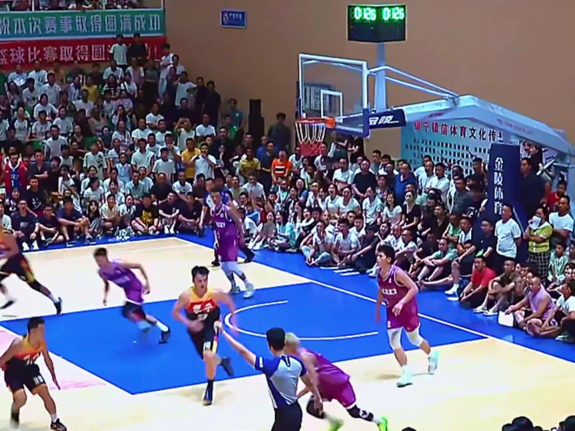 民间球赛总决赛三分幸运打板绝杀 但感觉MVP是控球那哥们啊