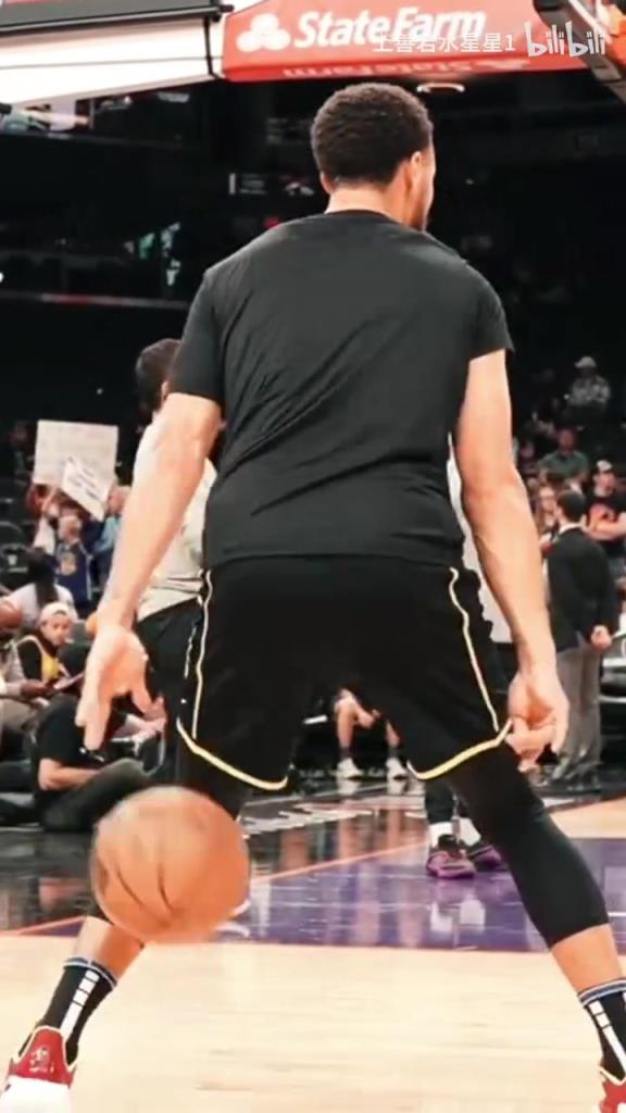 每一帧都是艺术!后方视角赏析库里运球衔接投篮慢动作!