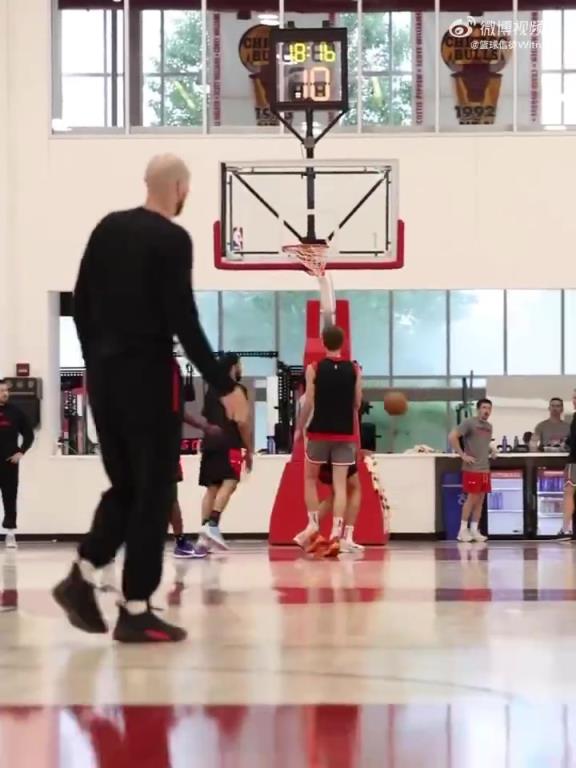 172的生存之道!河村勇辉在公牛夏联队内训练中为队友送出空接