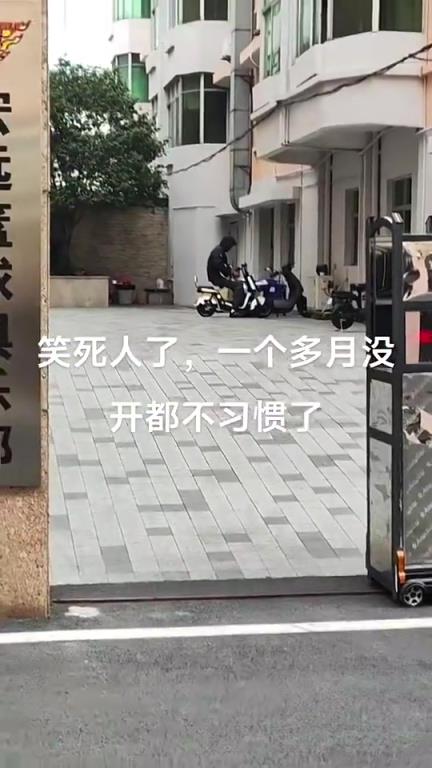 夏联在湖人大放异彩!贝兹利在中国时,骑电动车险些失控!