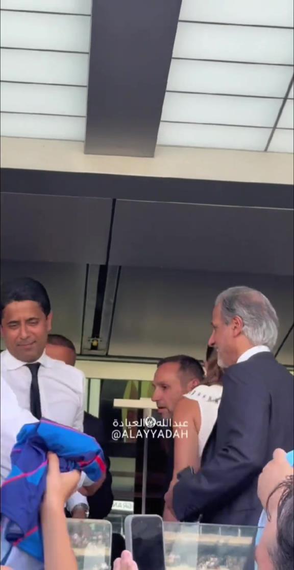 世界名画!皇马主席老佛爷在因凡蒂诺身边黑了脸,纳赛尔快笑嘻了