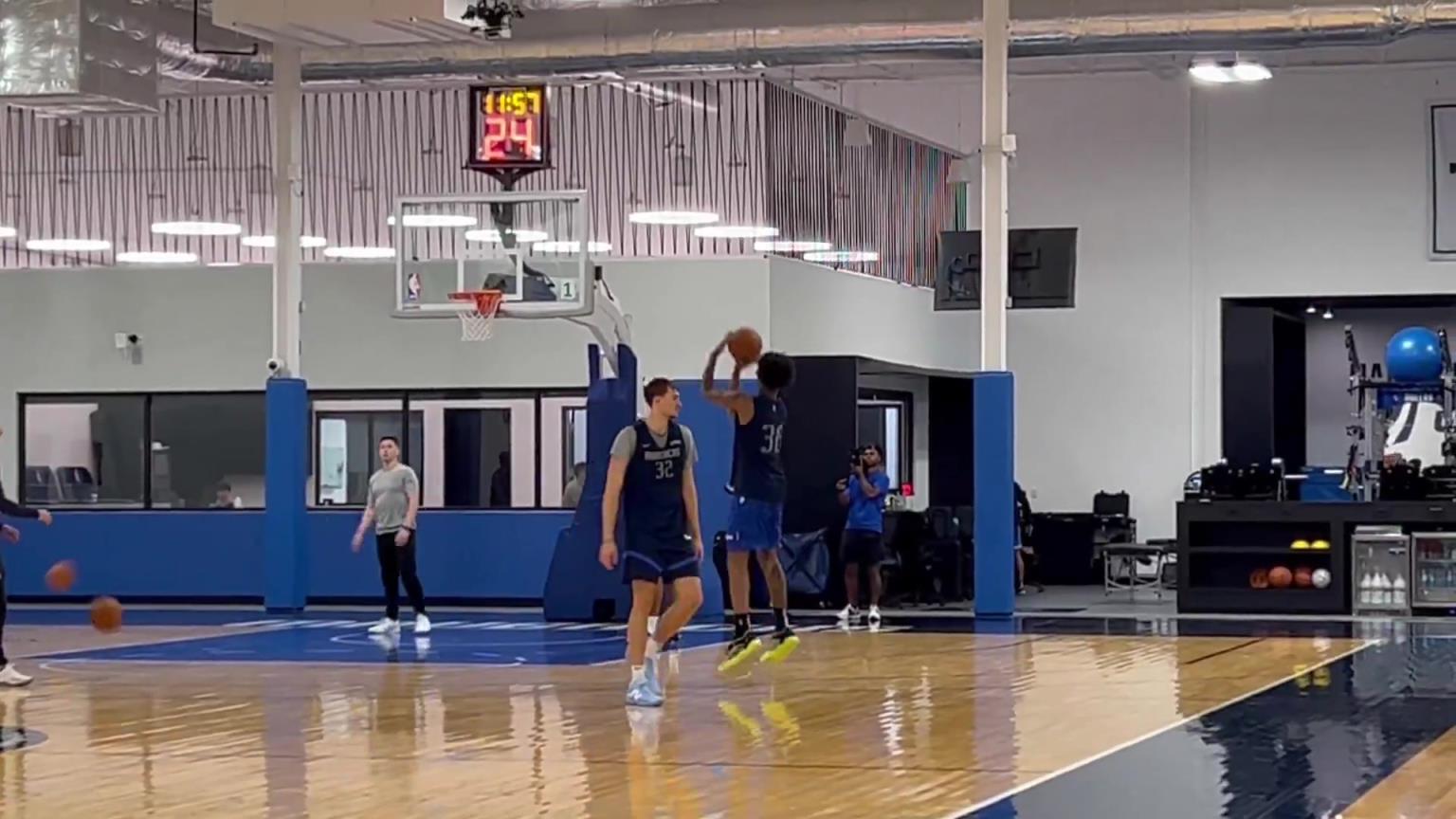 这就是状元天赋!弗拉格侧翼三分训练,1分多钟9投全中!