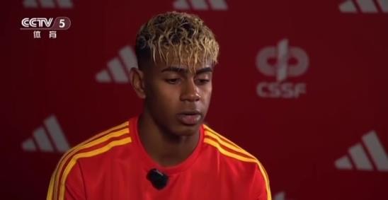 亚马尔:我从未想成为最佳射手或球员,只希望能看孩子穿我的球衣