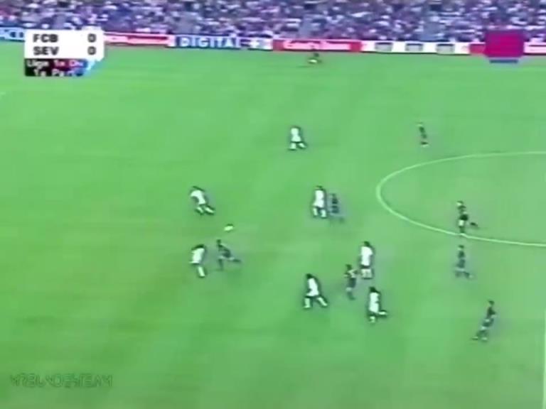 越分析越强大!小罗的潇洒传球集锦!足球精灵肆意挥洒灵感!