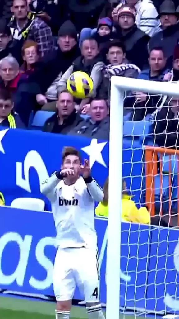 别以为顶死角就稳进了!超人拉莫斯成功拦截!