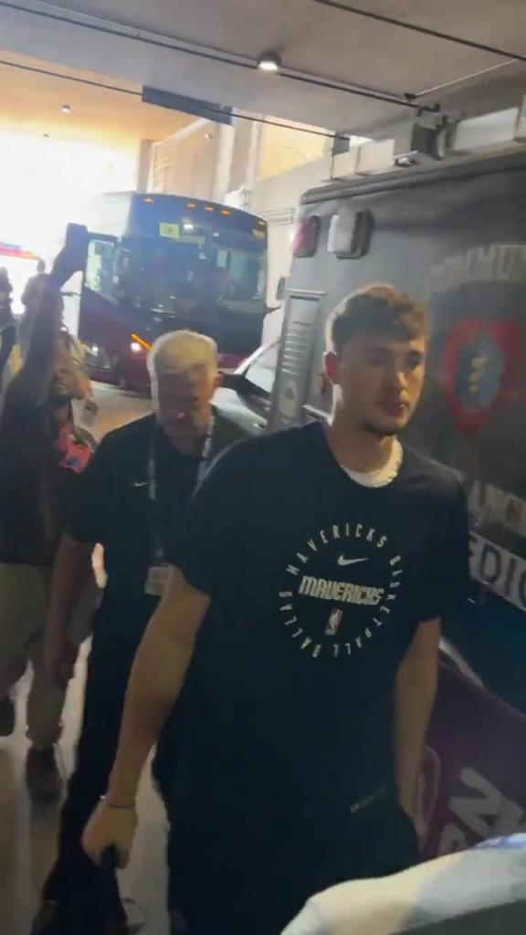 万众期待!弗拉格抵达球馆即将首秀 票价已创夏联历史新高