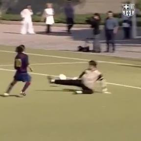 二十几年一直轻松过人!梅西年少时期的过人片段!