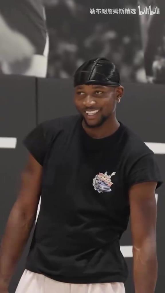 下赛季会在哪里呢?库明加休赛期猛练!