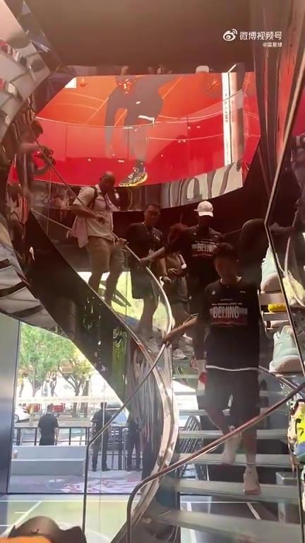 笑死!巴特勒此前中国行体验快捷支付一脸懵逼:我的钱怎么没了?