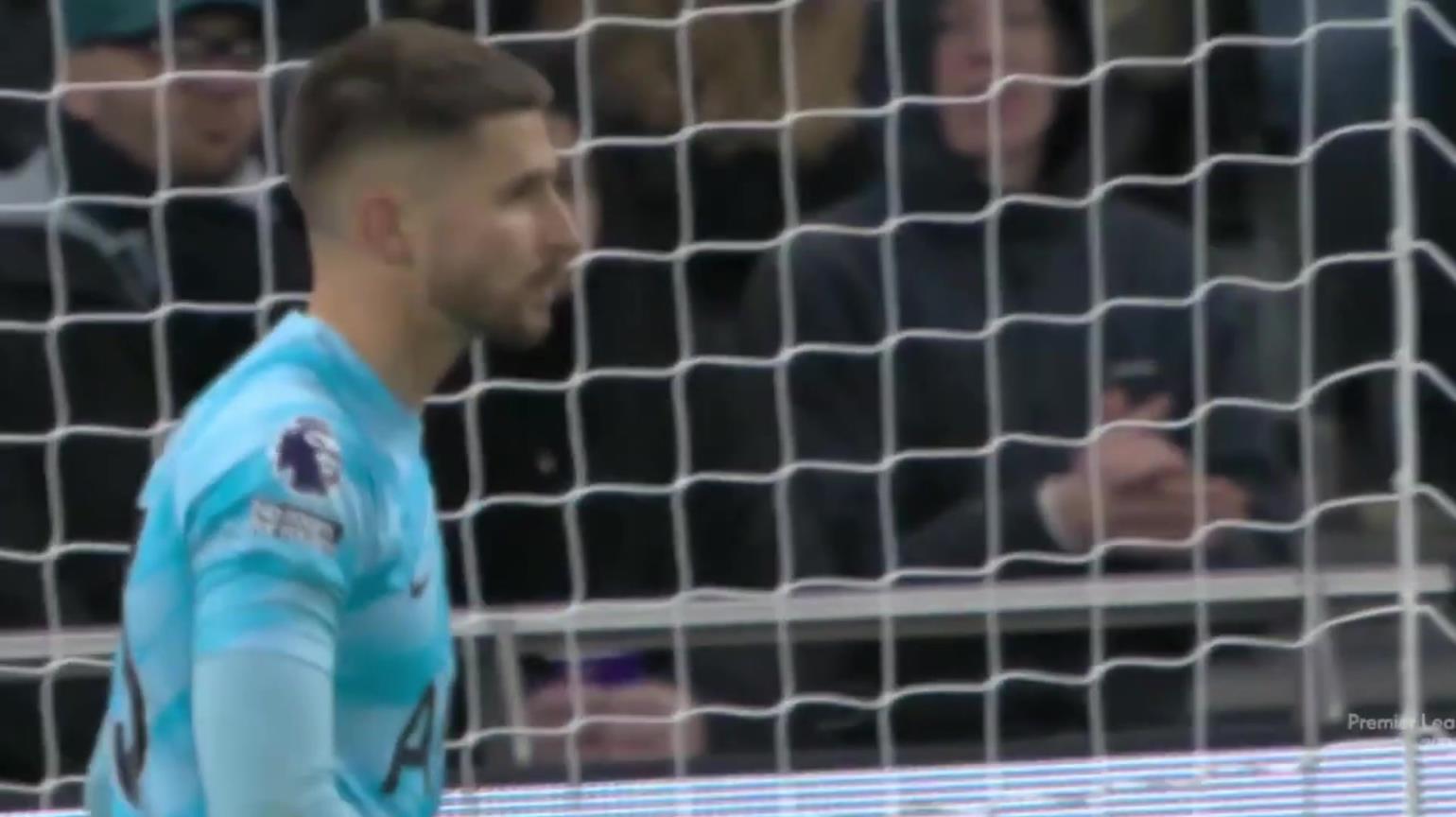 维卡里奥球员集锦:扑救技术顶级,热刺后防大腿