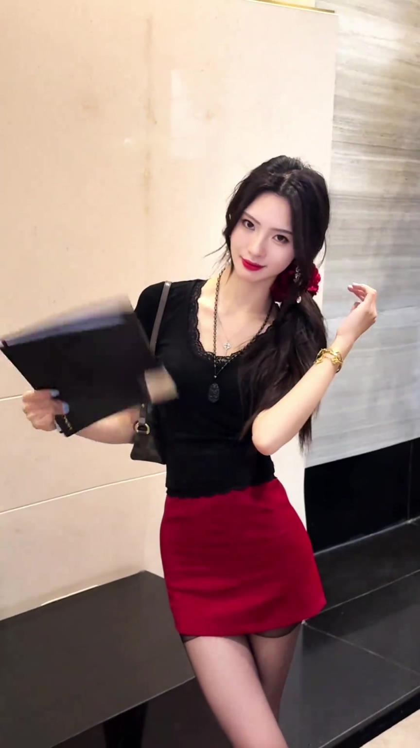 街球女解说盼盼:可惜你不听半点心 也不懂姐的心