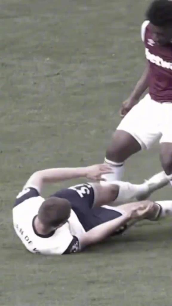 热刺情景剧剧场!库杜斯与范德文不得不说的故事!