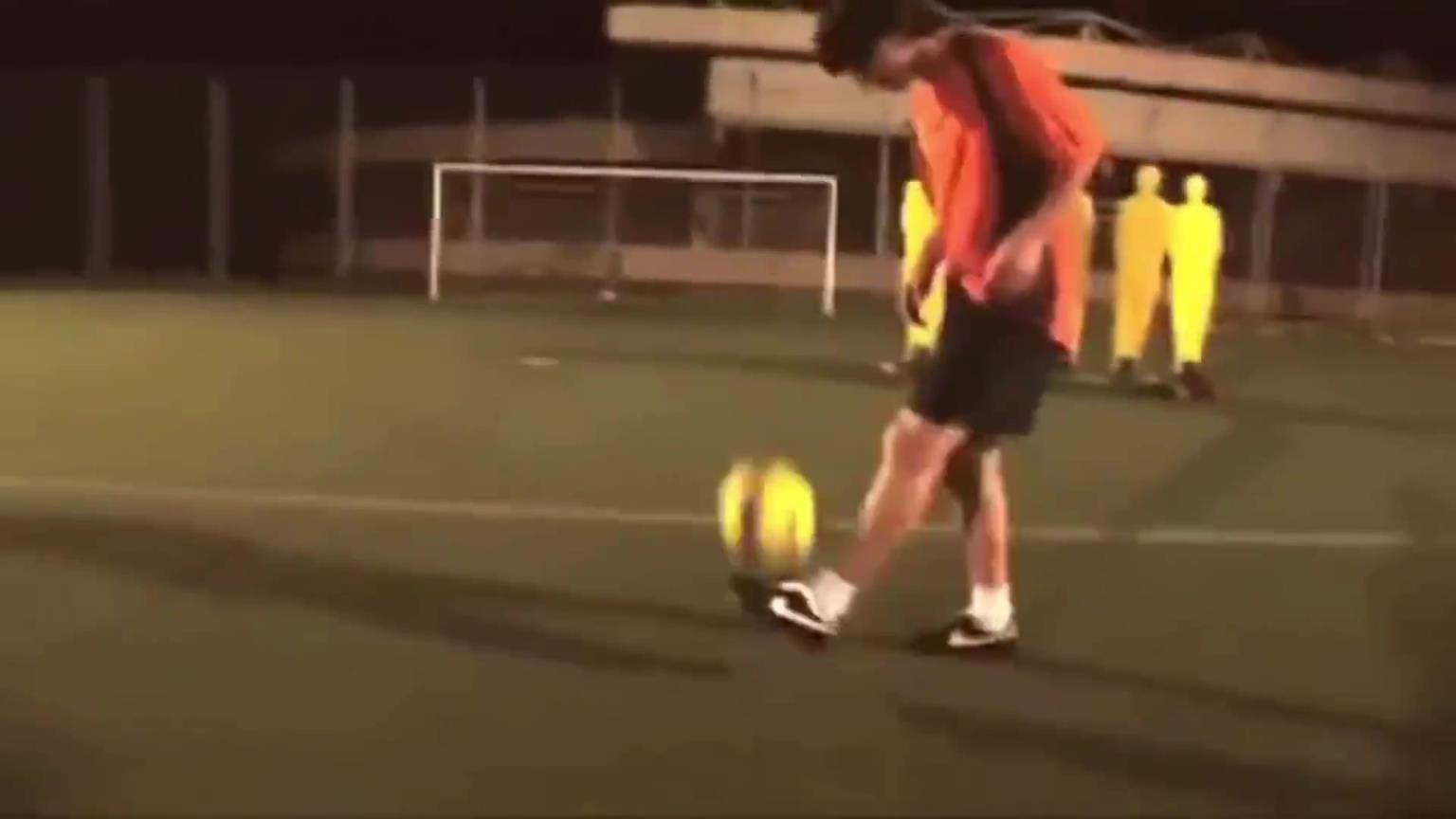 任意球真是无敌了!梅西早期训练集锦!这球感真是太炸裂了!