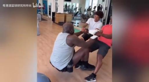 真正的天赋!53岁的奥尼尔在健身房训练,这身材依旧炸裂啊!