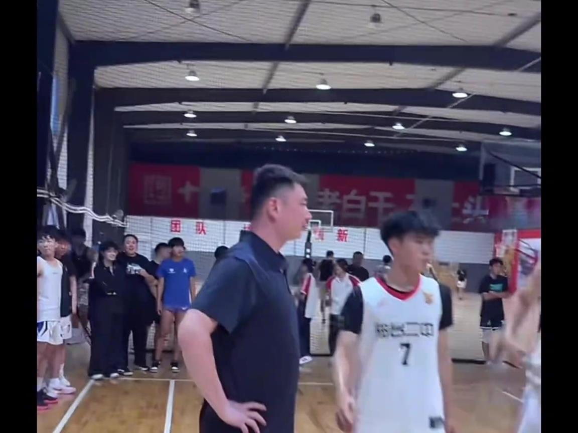 教练看似讲的很混乱的战术,没想到真的给成功绝杀了