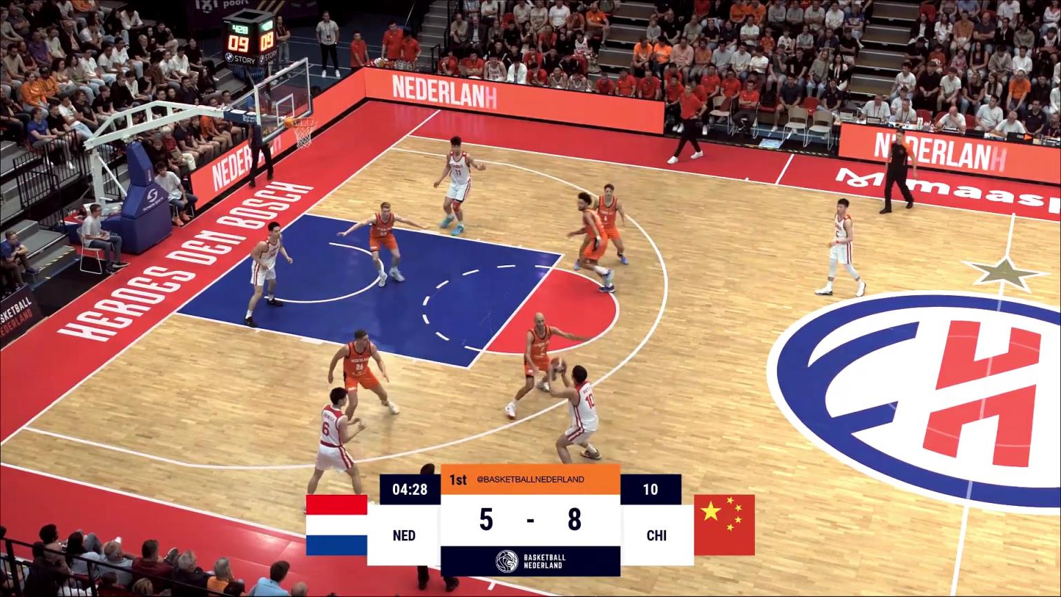 自信就对了!小将王俊杰三分线外一步接球 无视防守三分一发入魂