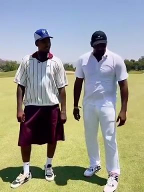 颜值真挺高的!尼克-杨和阿泰斯特带着一位美女一起打高尔夫!