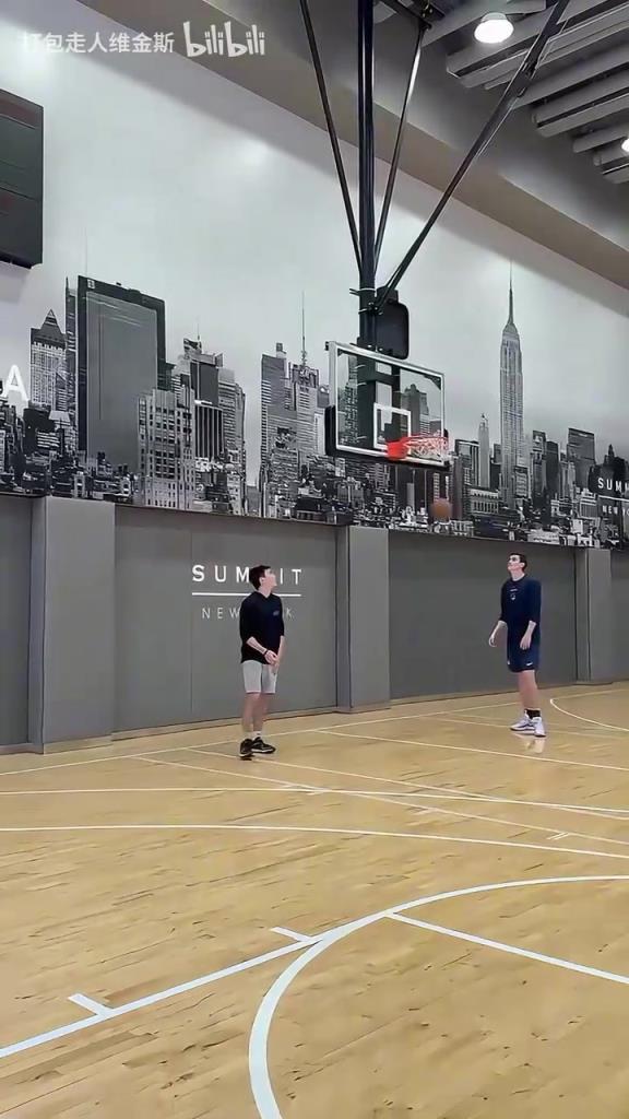 手感滚烫!克莱最新三分训练弹无虚发!人逢喜事精神爽!