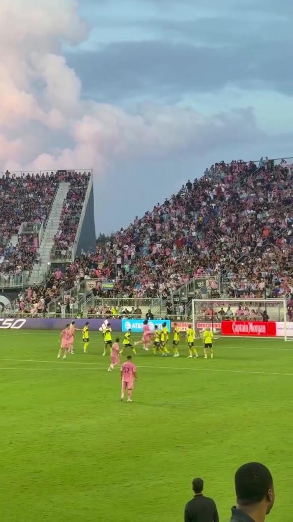 球迷实拍梅西任意球贴地斩!18年以来梅西任意球比点球进的还多!