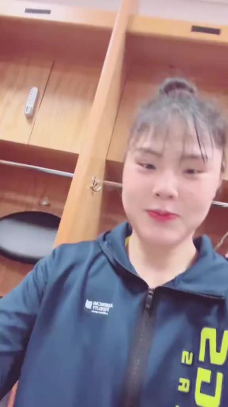 李月汝:笑死了,小宝的队友听得明白这歌吗?