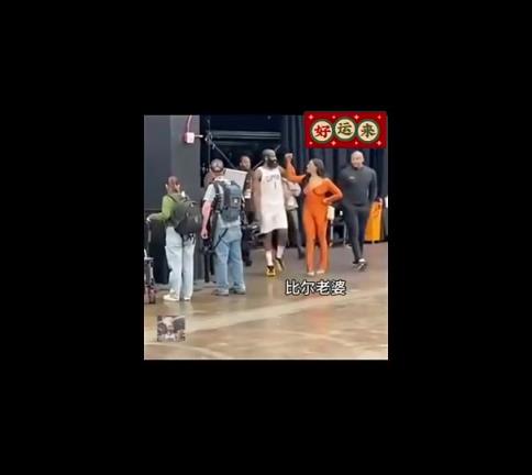 果然来快船了!据悉哈登是比尔夫妇的媒人,跟他们夫妻关系很好~