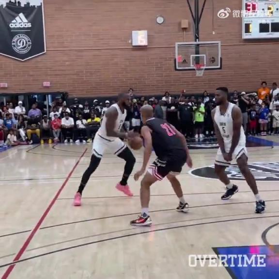 三年前的今天,詹姆斯参加德鲁联赛拿下42分16板3助4断