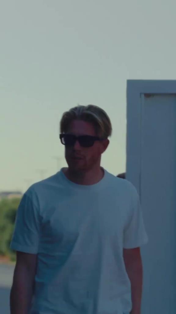 老熟人还是很多的!德布劳内在那不勒斯的第一天训练!