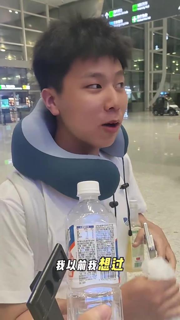 中国球迷:无数次幻想偶遇约基奇,结果这次和我一个航班没发现!