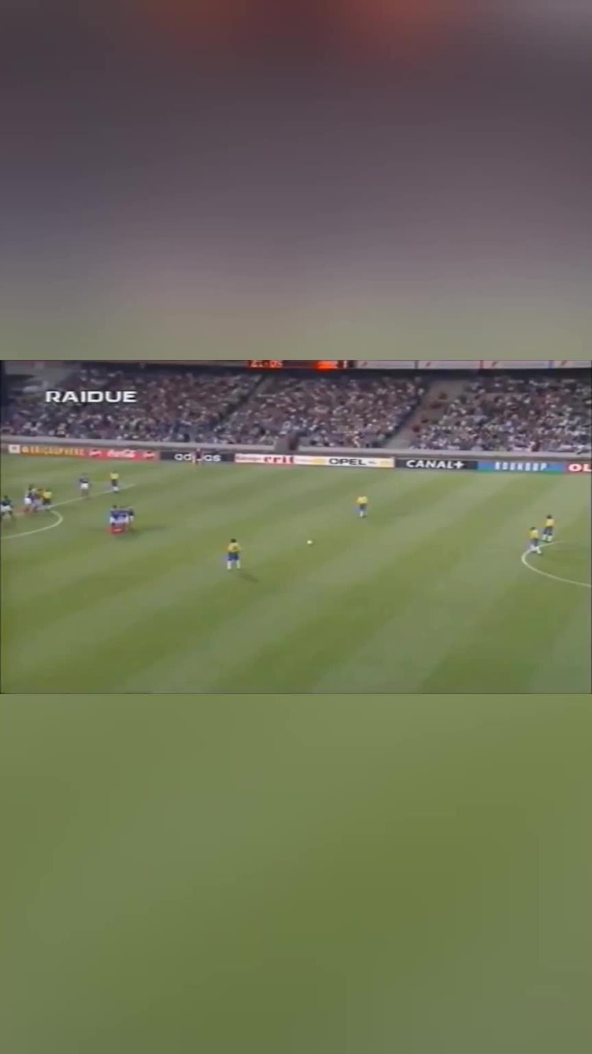 在绝对力量面前什么防守都是浮云!卡洛斯超级夸张的重炮破门!