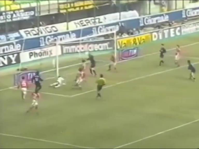 有点恍惚了!西多夫99/00赛季集锦!谁会不爱看他踢球呢?