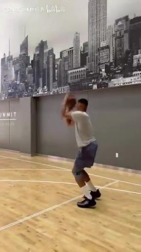 很准啊!此前投篮训练的威少手感滚烫!