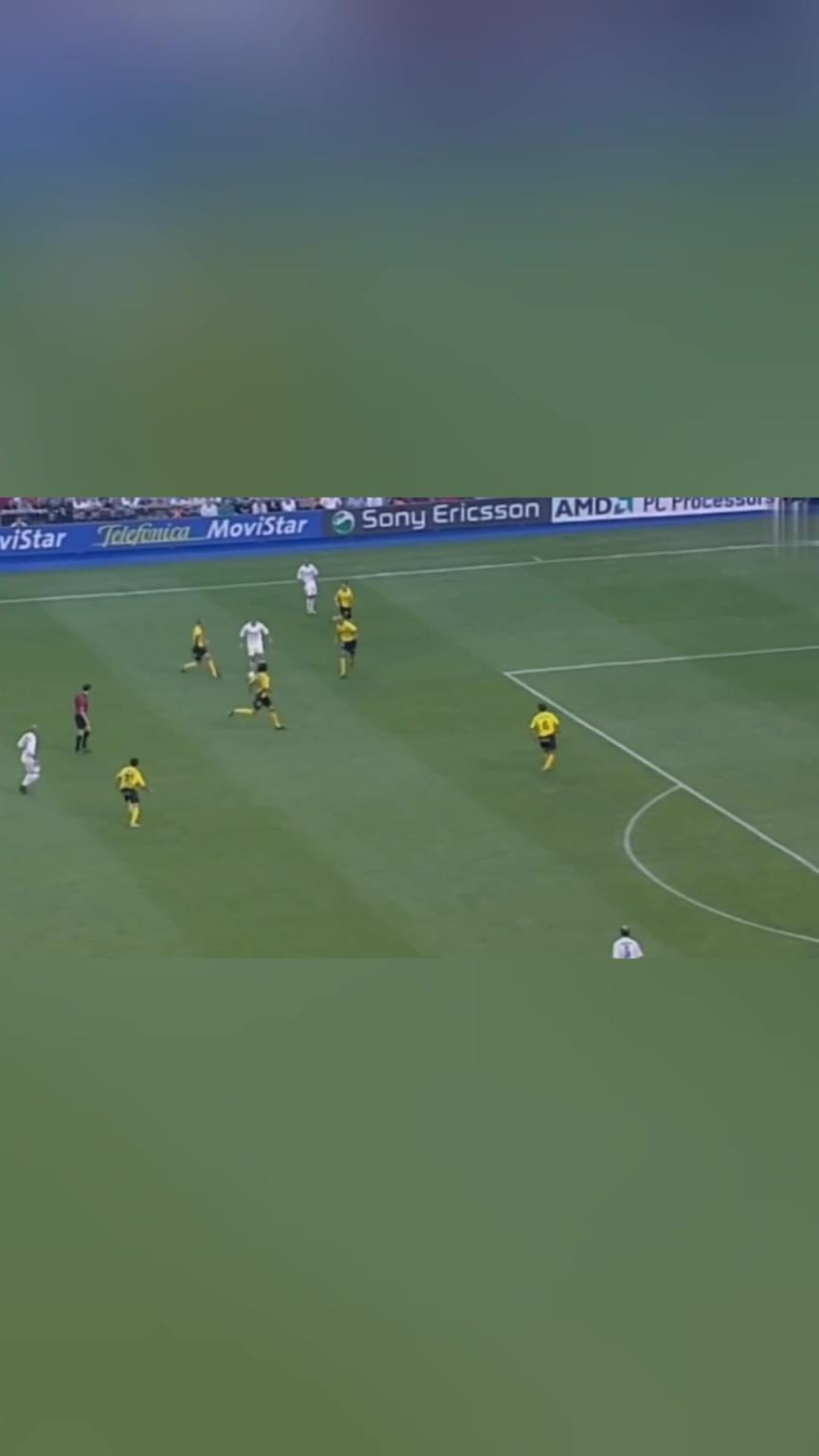 7万多球迷目睹!02年大罗皇马首秀替补上场59秒破门!