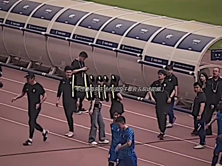 那可是韦世豪一见钟情,陪伴了韦世豪十年的女孩呀,怎能受欺负!