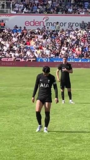 夏天何去何从?现场直拍:孙兴慜&本戴维斯场上交流!