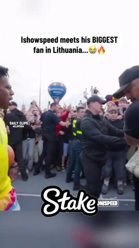 甲亢哥在立陶宛惨遭身材丰满的女性“偷袭”,一旁保镖都不淡定了