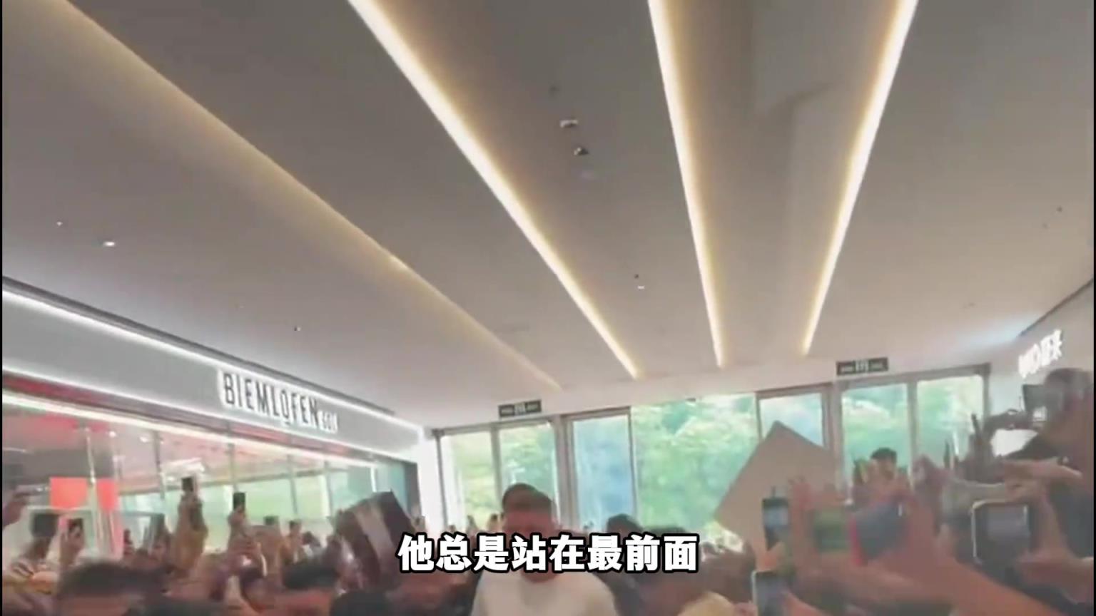 巴特勒闭门休战,莫里斯不敢多说,约基奇的背景究竟有多硬?