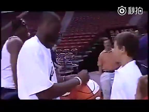 好可怜!保罗曾被詹姆斯&韦德&甜瓜等人集体“霸凌”