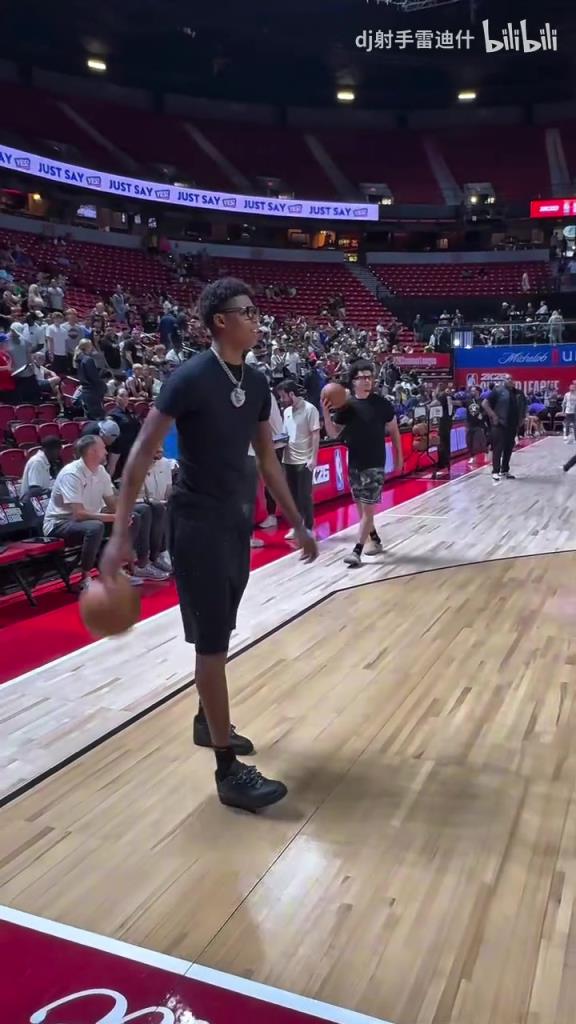 这身形很复古啊!你看好5号秀贝利的发展前景吗?