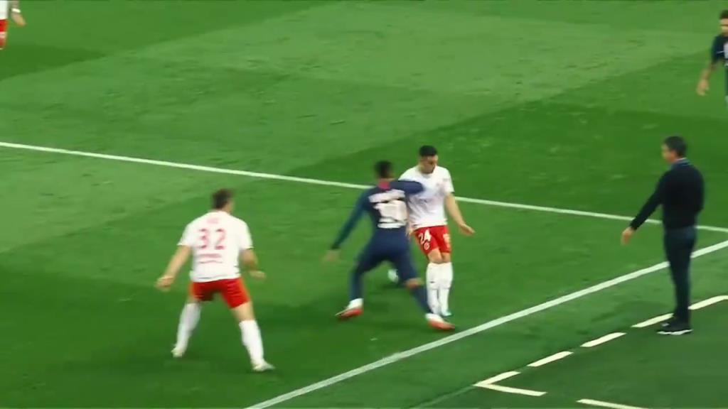 创造力点满的男人!谁会不喜欢球场上的内马尔呢?