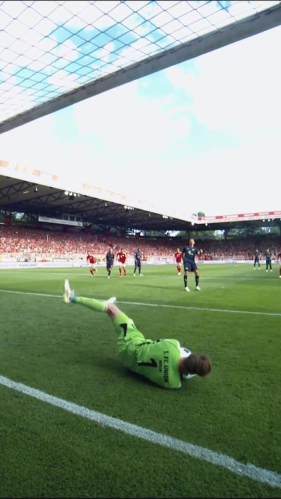 人不能两次踏进同一条河流!他却可以两次扑出同一个人的点球!