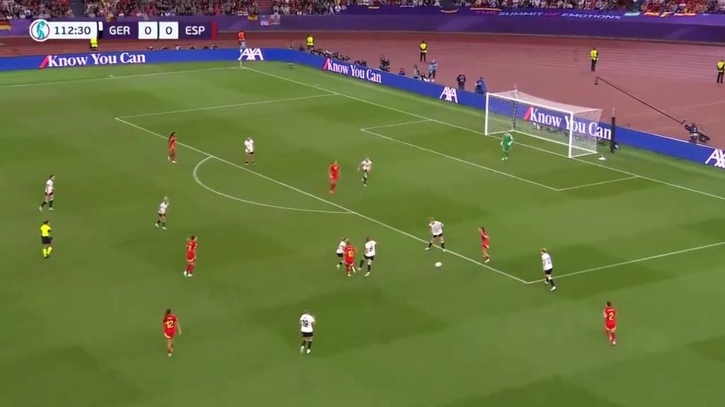 这就是金球小姐!邦马蒂漏球转身小角度射门制胜,助西班牙进决赛