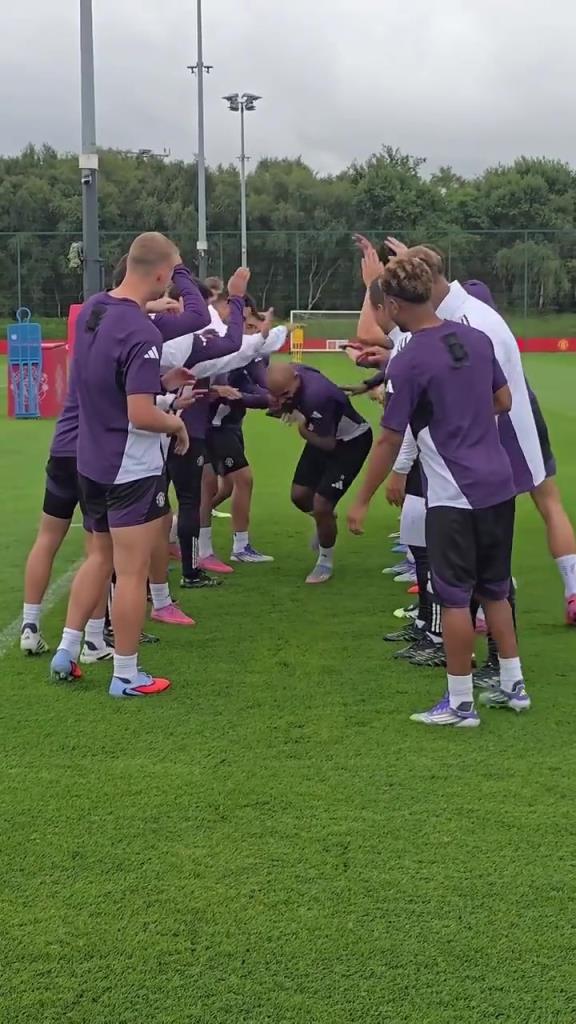 姆伯莫的第一堂训练课⚽️期待他在场上的表现